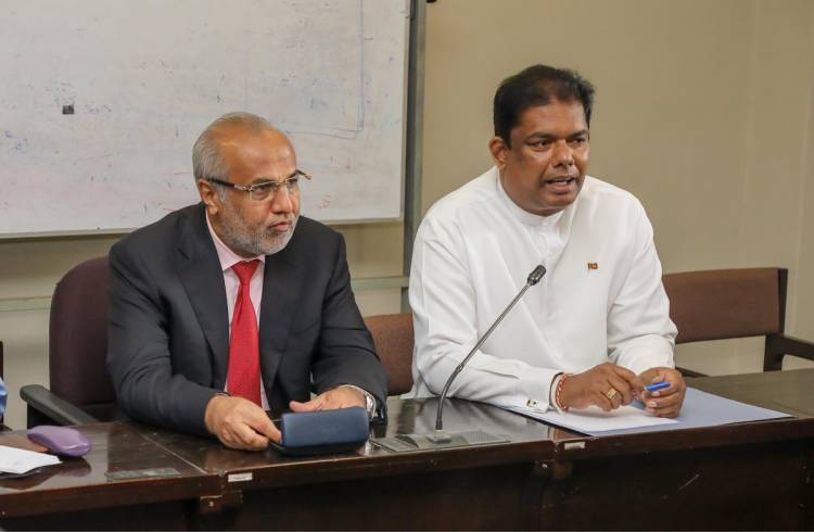 ஹக்கீமுடன் தொடர்பினை பேணிய கயந்தவிற்கு கொரோனா தொற்றில்லை 