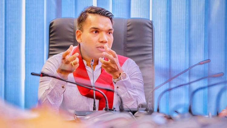 கல்முனை பிராந்தியத்திற்கு இம்மாத இறுதிக்குள் தடுப்பூசி வழங்க நாமல் உறுதி